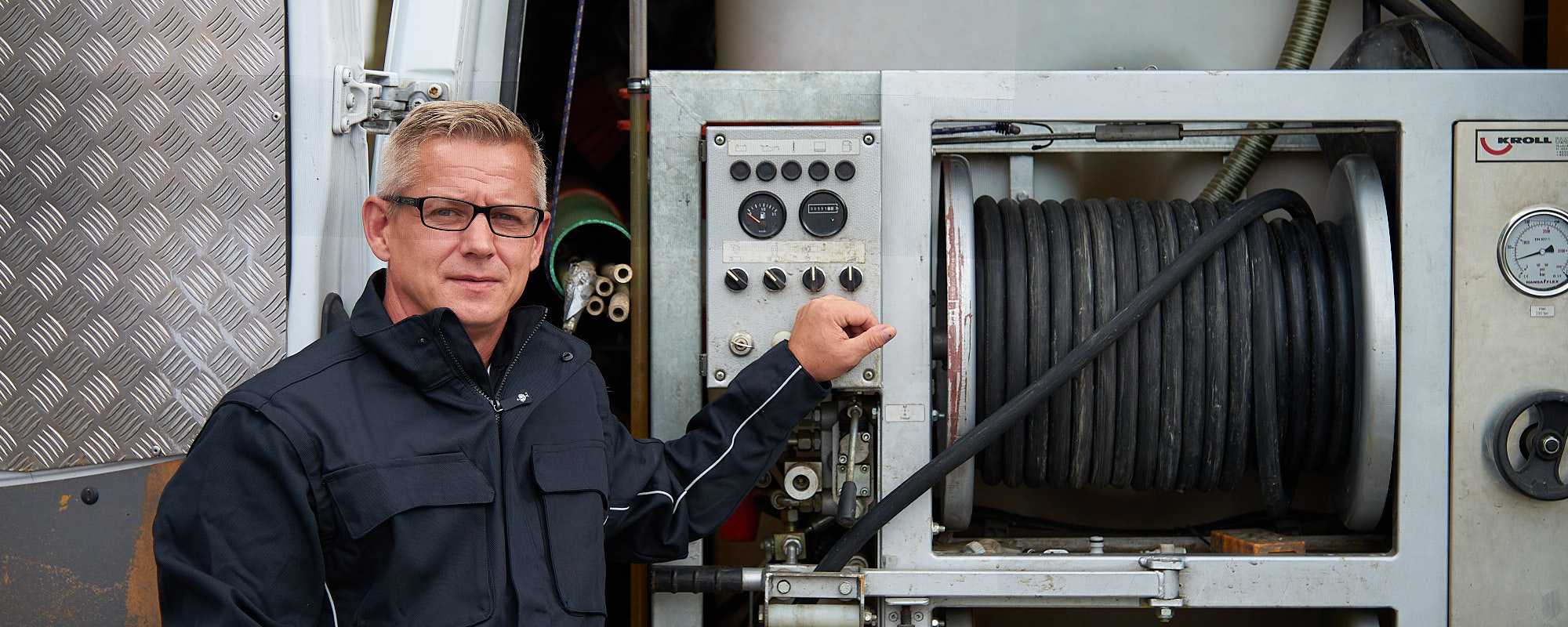 Abwasserleitungen müssen dicht sein!Wir sind Ihr zuverlässiger Partner bei der Überprüfung, Instandhaltung und Sanierung Ihrer Grundleitungen und Anschlusskanäle mit Bestpreisgarantie.